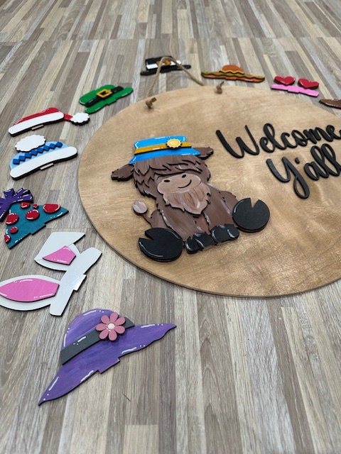 Welcome Yall Highland Cow /18 in round sign/home Decor/Interchangeable Highland Cow Interchangeable Sign/Interchangeable/All seasons sign