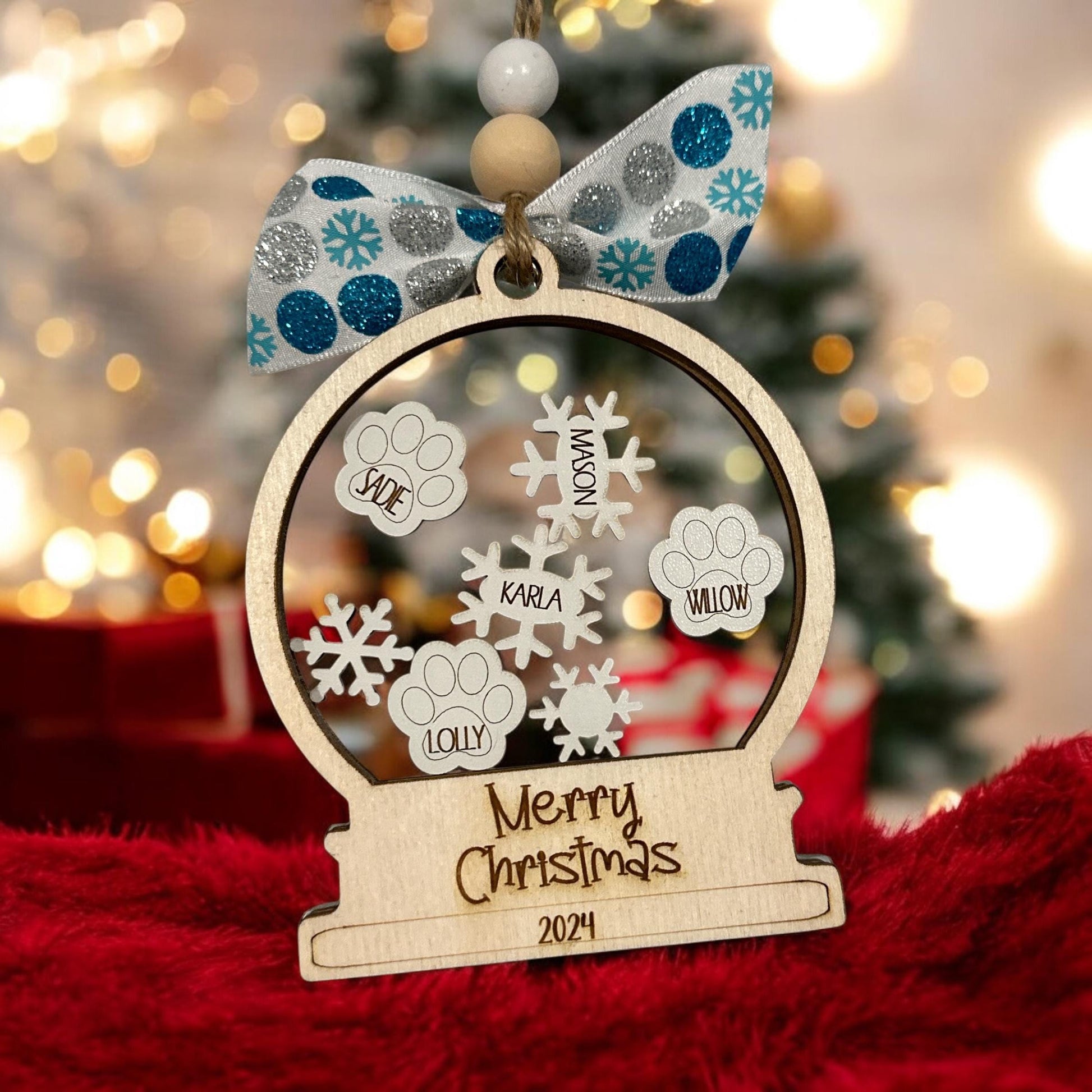 Family Snow globe Personalized, Christmas Snow Globe Ornament, Snowflakes Personalized, Snow globe, Snow Globe Ornament, Paws Snow Globe