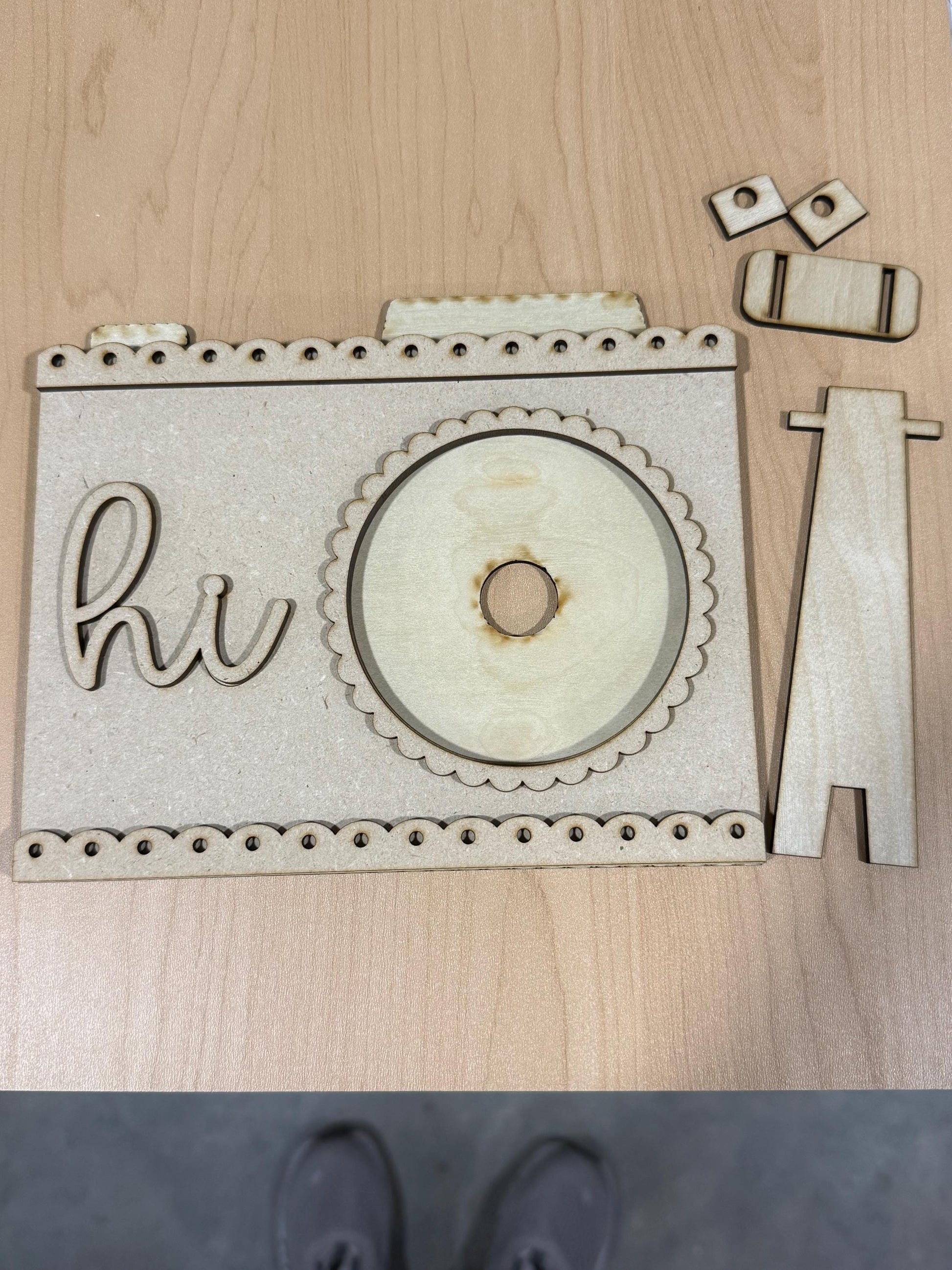 DIY Retro Interchangeable Camera 3" Round Sign Shelf Sitter (Unfinished), Camera Seasonal Rounds Holder